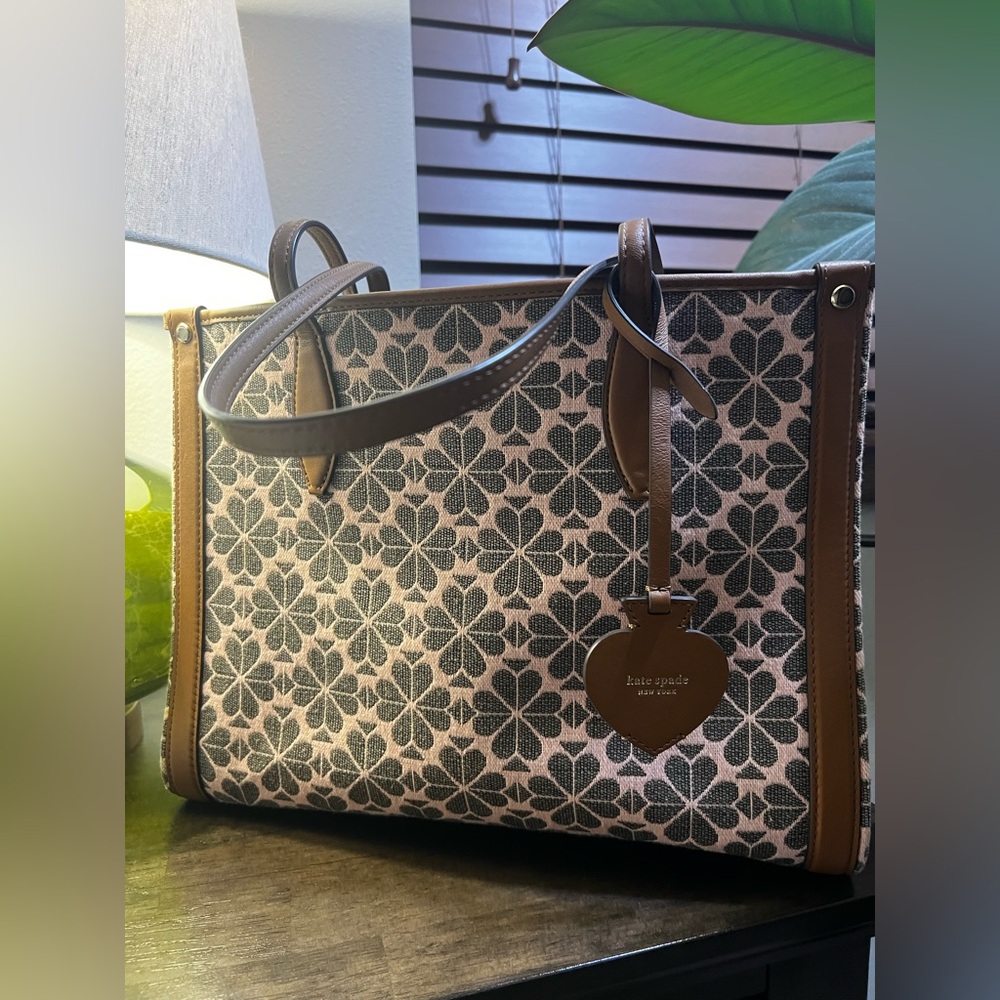 * SOLD * Kate Spade Flower Jacquard Market Medium Tote - Picture 7 of 8